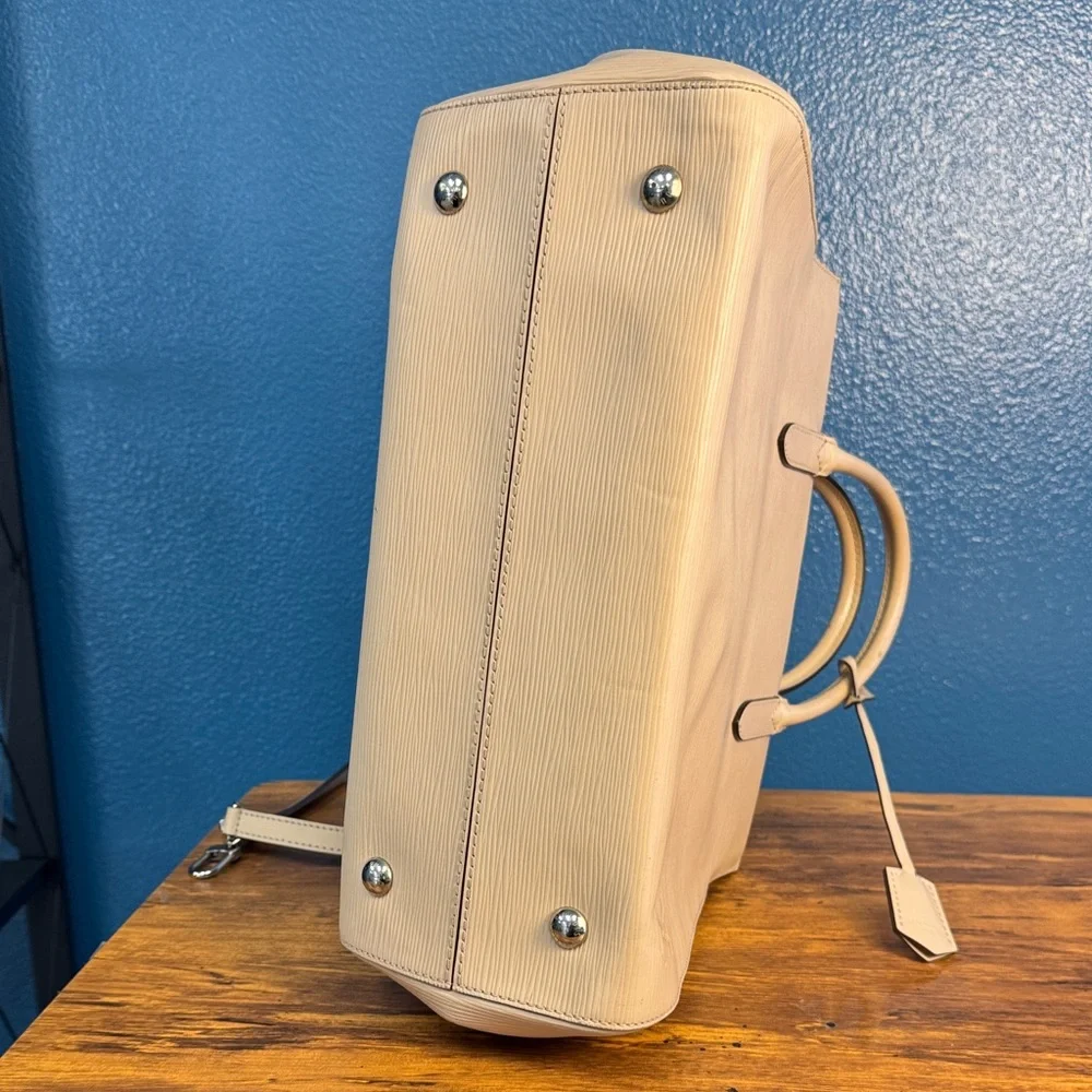 Authentic pre-loved Louis Vuitton Marly MM bag in Epi leather in color DUNE - Picture 9 of 12